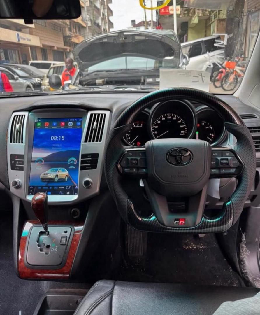 Android screen installed in a Toyota Harrier